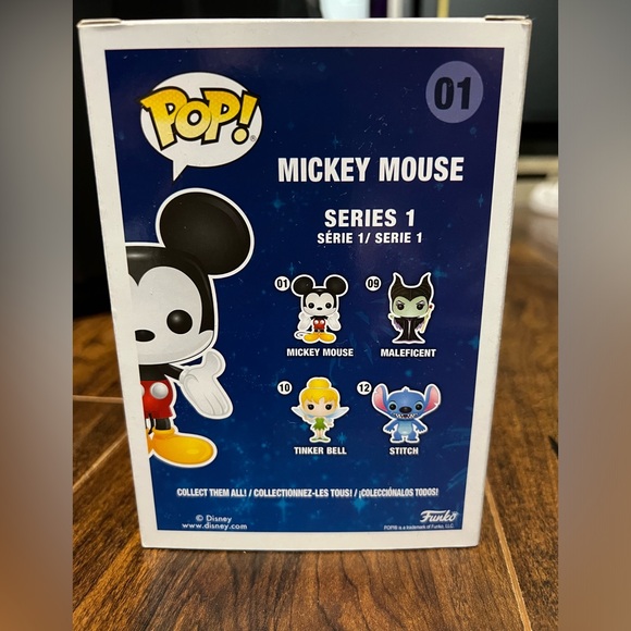Funko Pop Disney #01 Mickey Mouse (Gold) Barnes & Noble Exclusive - Picture 4 of 6